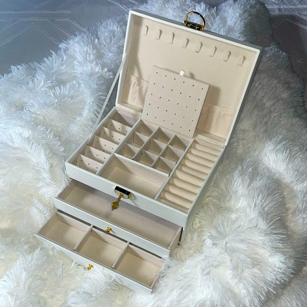Luxurious White and Gold Quilted Jewelry Box